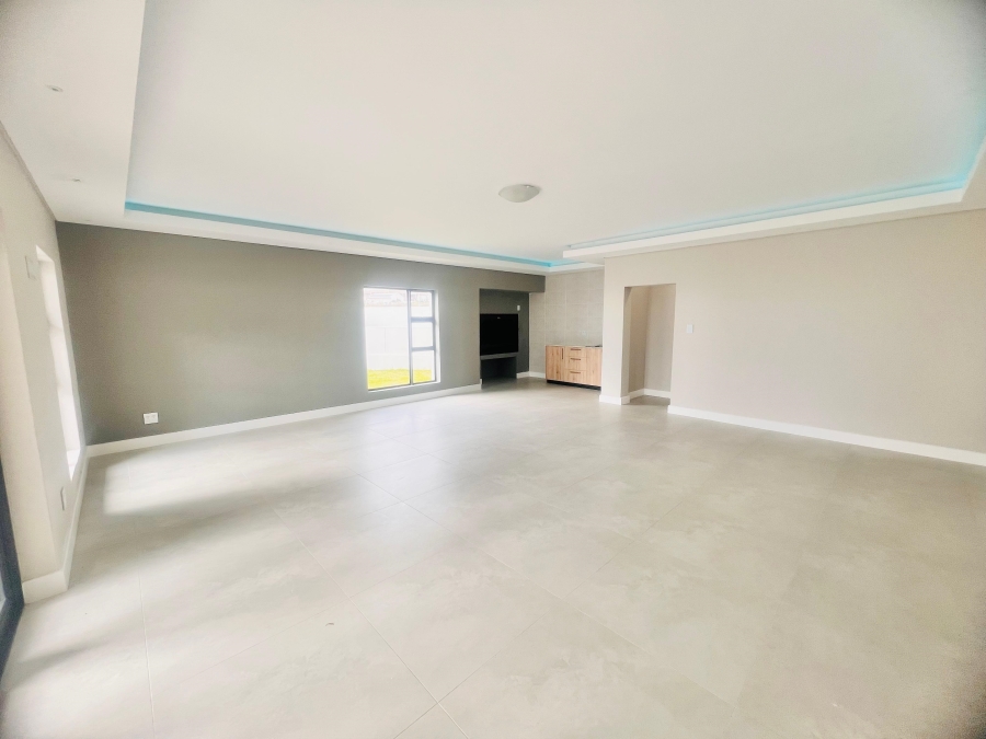 5 Bedroom Property for Sale in Myburgh Park Western Cape